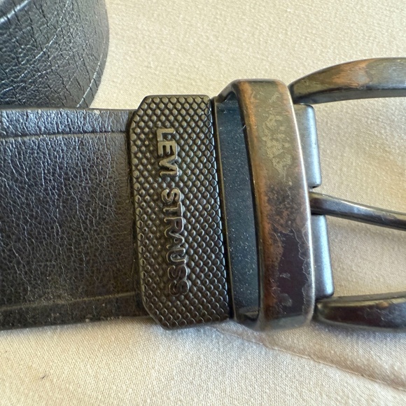 Levi's Mens Black Leather Belt Size 40 - Picture 2 of 6